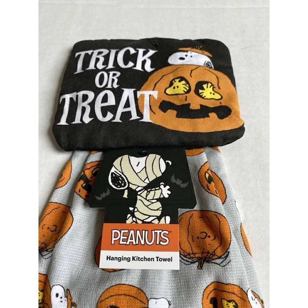 Peanuts Snoopy Halloween Trick Or Treat Hanging Towel‎
